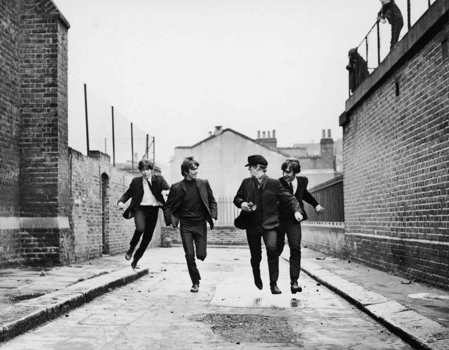 Filming A Hard Day’s Night: Chase scenes in London (16 April 1964)